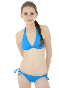 adolescente en maillot