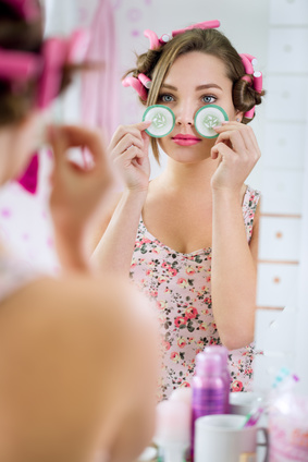 Jeune fille et Cosmétiques