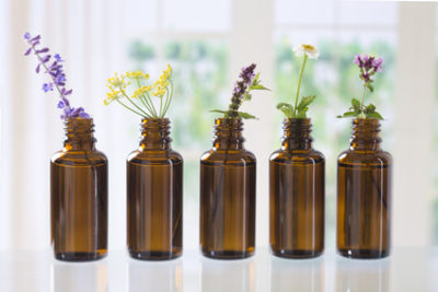 Comment bien utiliser les Huiles Essentielles en usage cosmétique